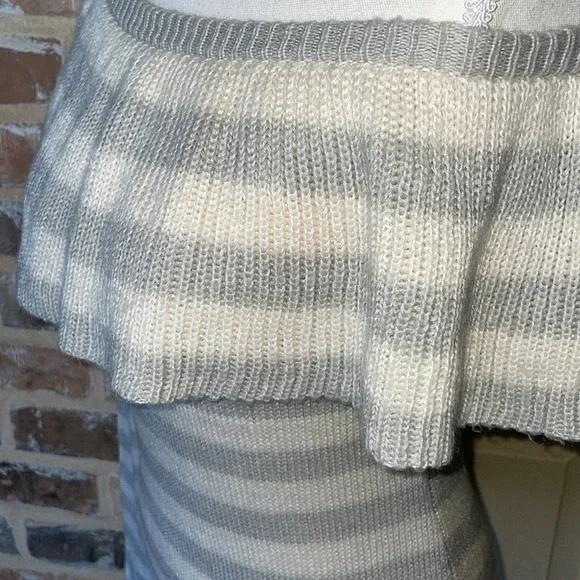 ROMEO & JULIET COTURE Y2K One Shoulder Stripe Sweater Gray & Winter White Size M - Picture 7 of 13